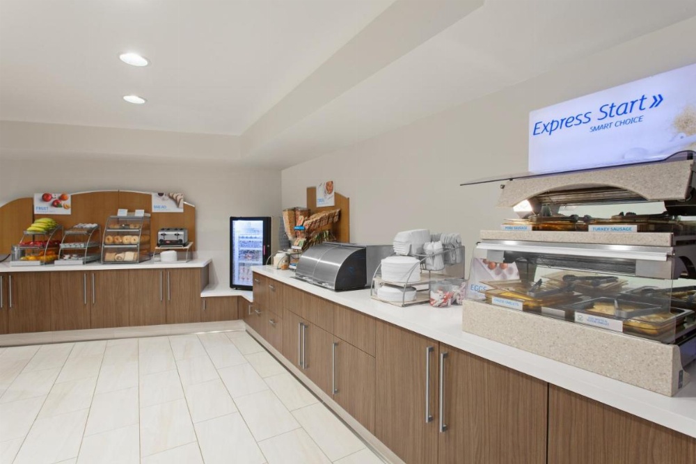 Holiday Inn Express West Los Angeles-Santa Monica, an IHG Hotel Image 17
