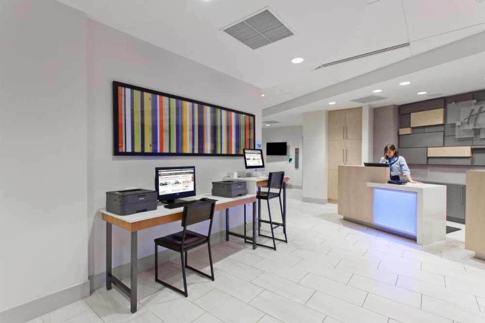 Holiday Inn Express West Los Angeles-Santa Monica, an IHG Hotel Image 20