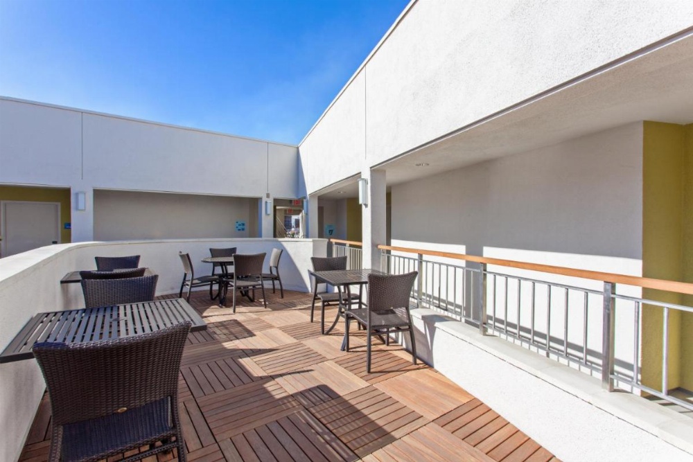 Holiday Inn Express West Los Angeles-Santa Monica, an IHG Hotel